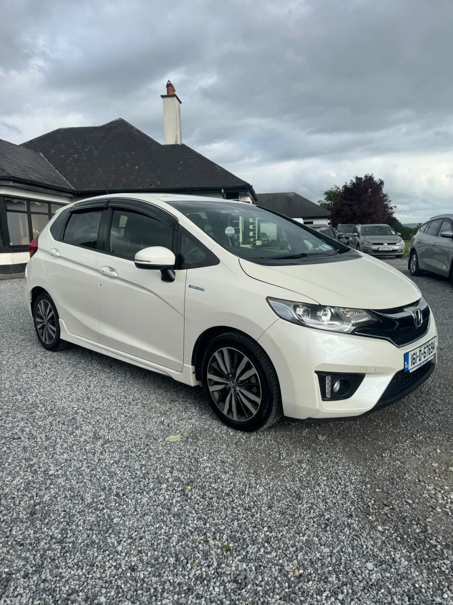 Honda Fit Hatchback, Petrol Hybrid, 2016, White