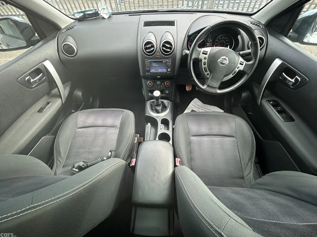 Nissan Qashqai Hatchback, Diesel, 2012, Grey
