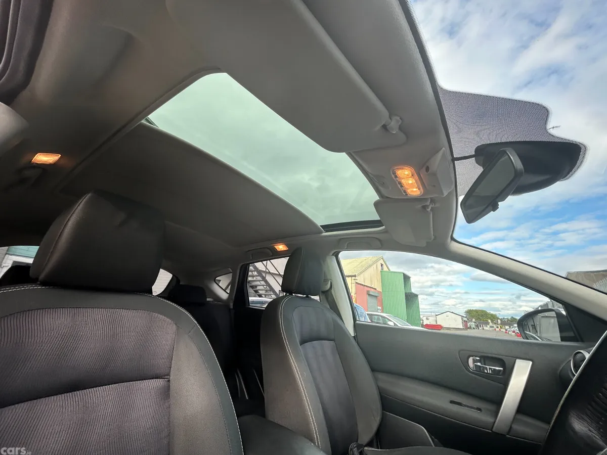 Nissan Qashqai Hatchback, Diesel, 2012, Grey