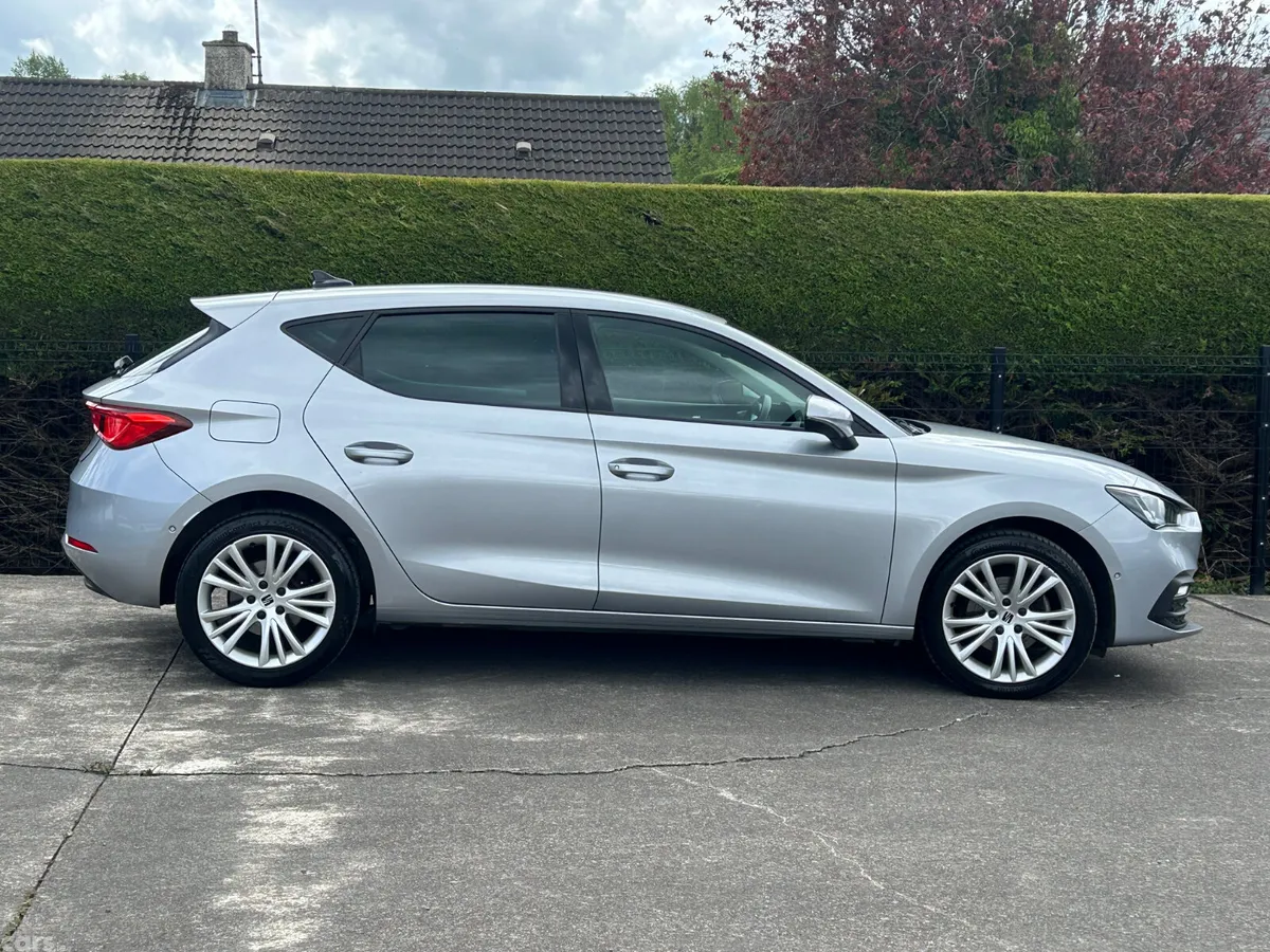 SEAT Leon Hatchback, Petrol, 2024, Silver