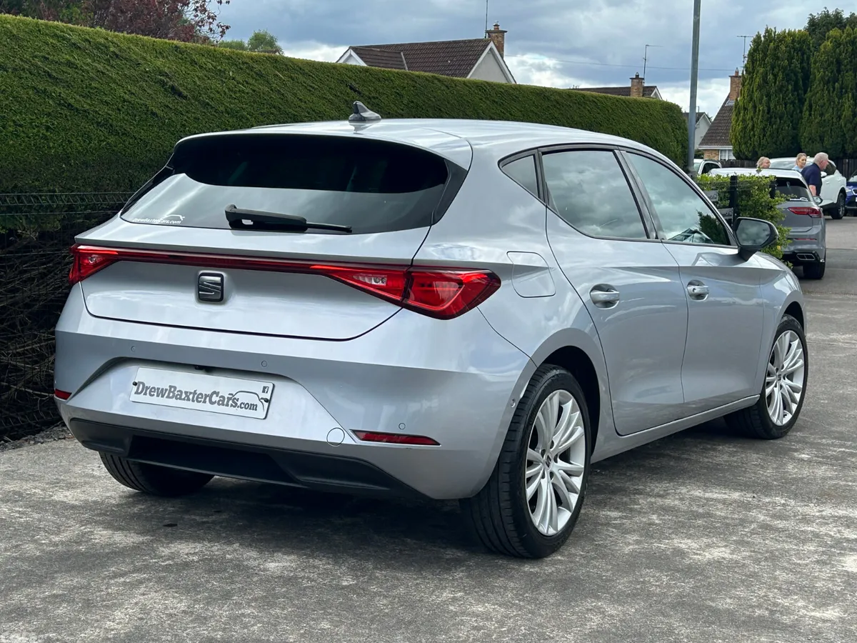 SEAT Leon Hatchback, Petrol, 2024, Silver