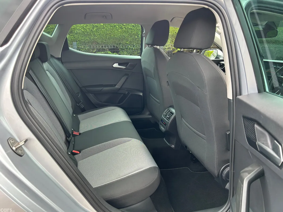 SEAT Leon Hatchback, Petrol, 2024, Silver