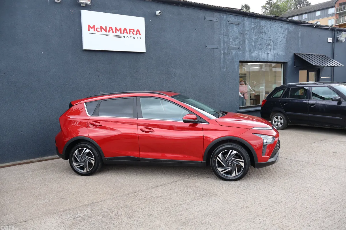Hyundai Bayon Estate/Jeep, Petrol, 2022, Red