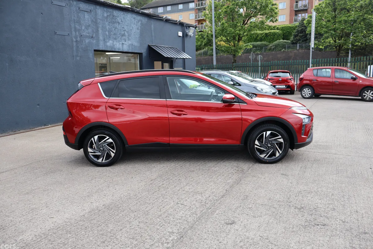 Hyundai Bayon Estate/Jeep, Petrol, 2022, Red