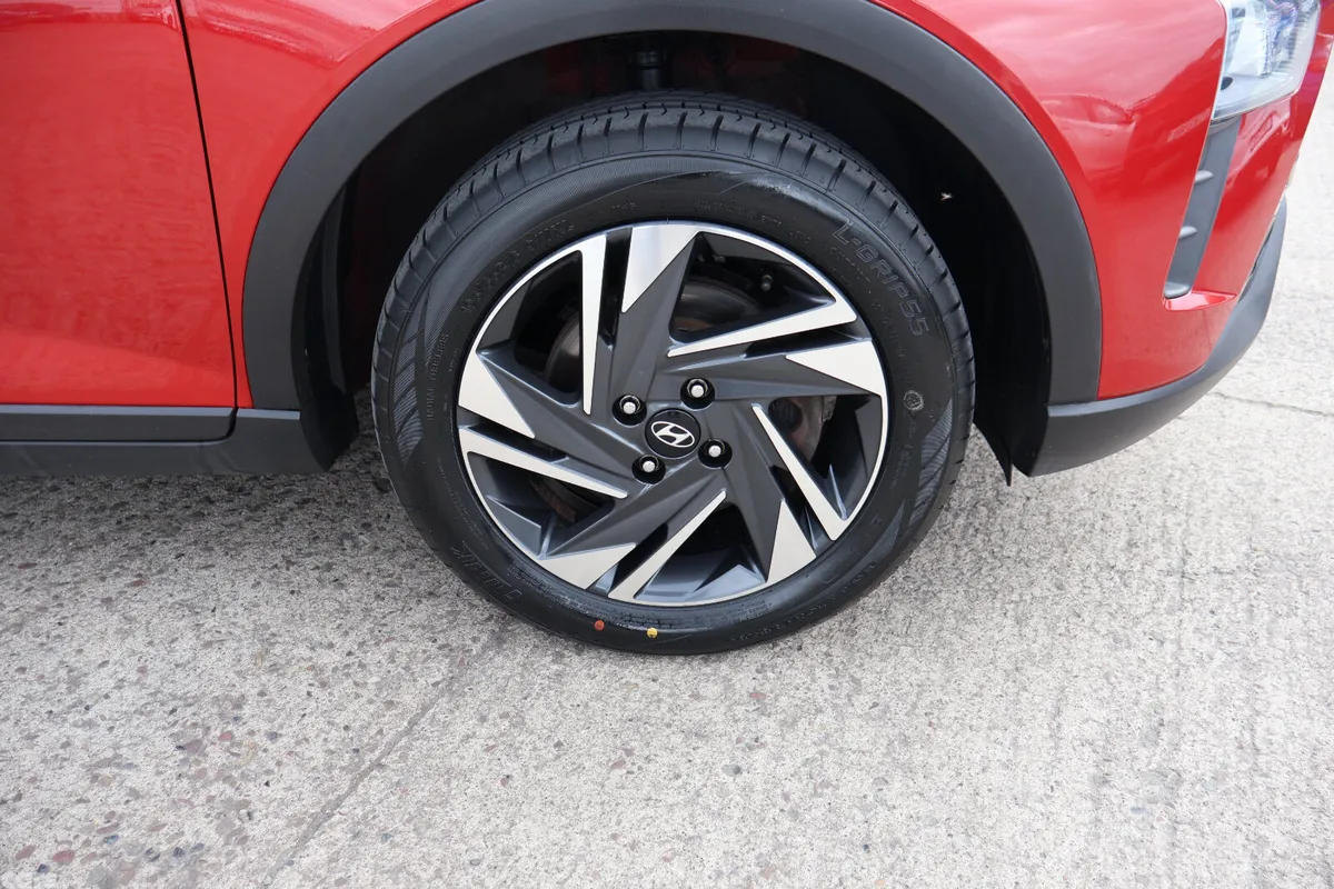 Hyundai Bayon Estate/Jeep, Petrol, 2022, Red