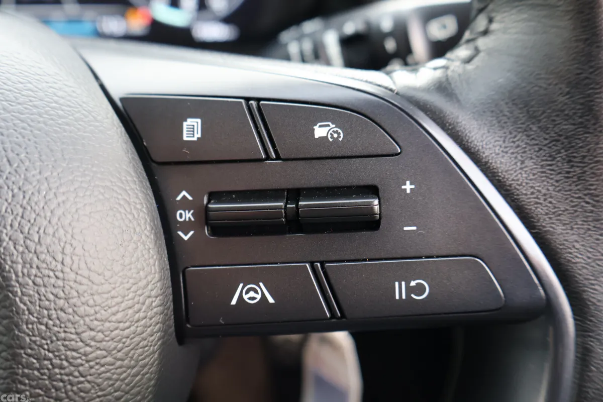 Hyundai Bayon Estate/Jeep, Petrol, 2022, Red