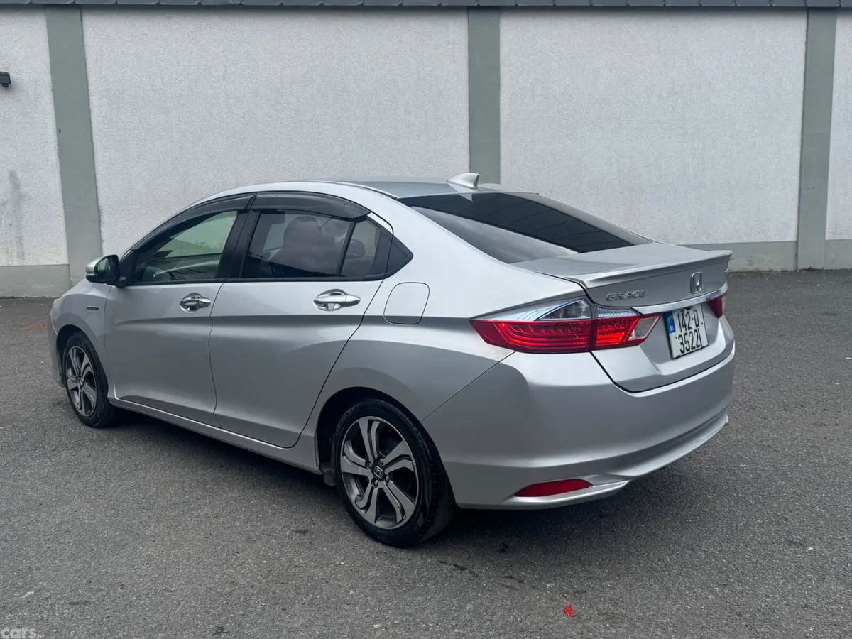Honda Grace Saloon, Petrol Hybrid, 2014, Silver