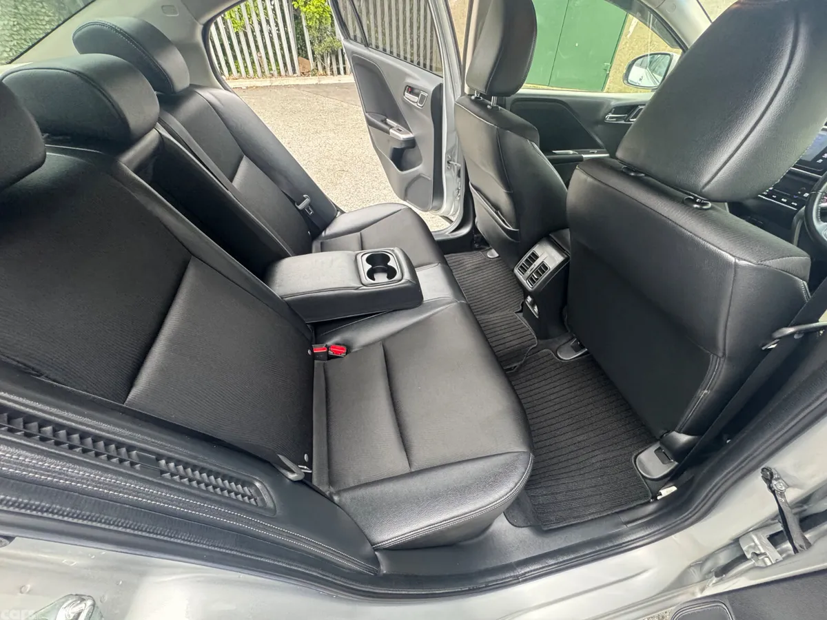 Honda Grace Saloon, Petrol Hybrid, 2014, Silver