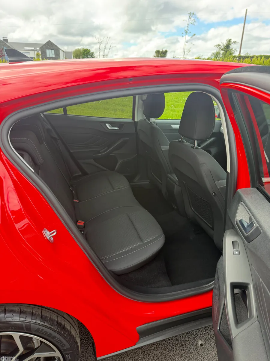 Ford Focus Hatchback, Diesel, 2021, Red