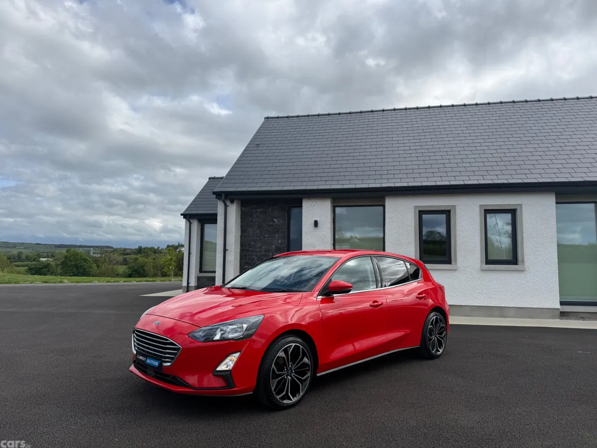 Ford Focus Hatchback, Diesel, 2021, Red
