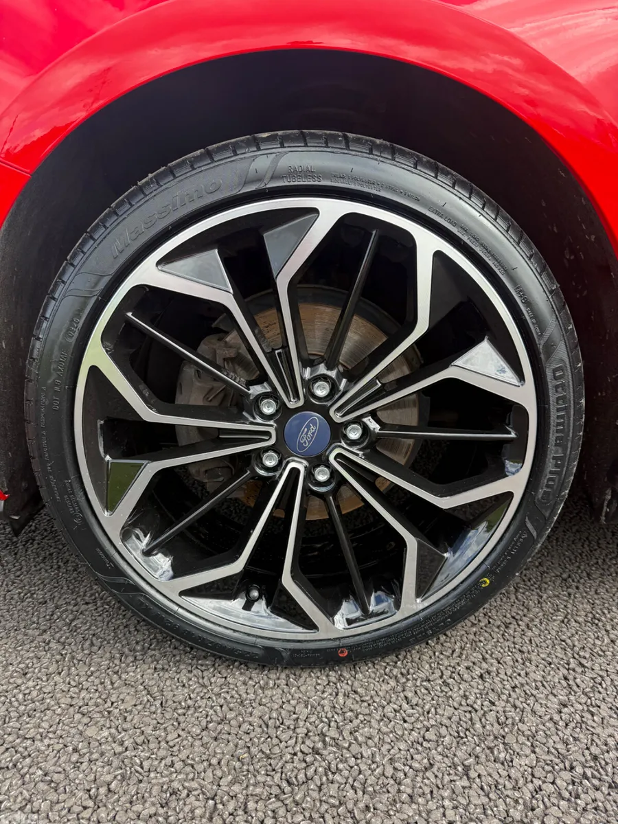 Ford Focus Hatchback, Diesel, 2021, Red