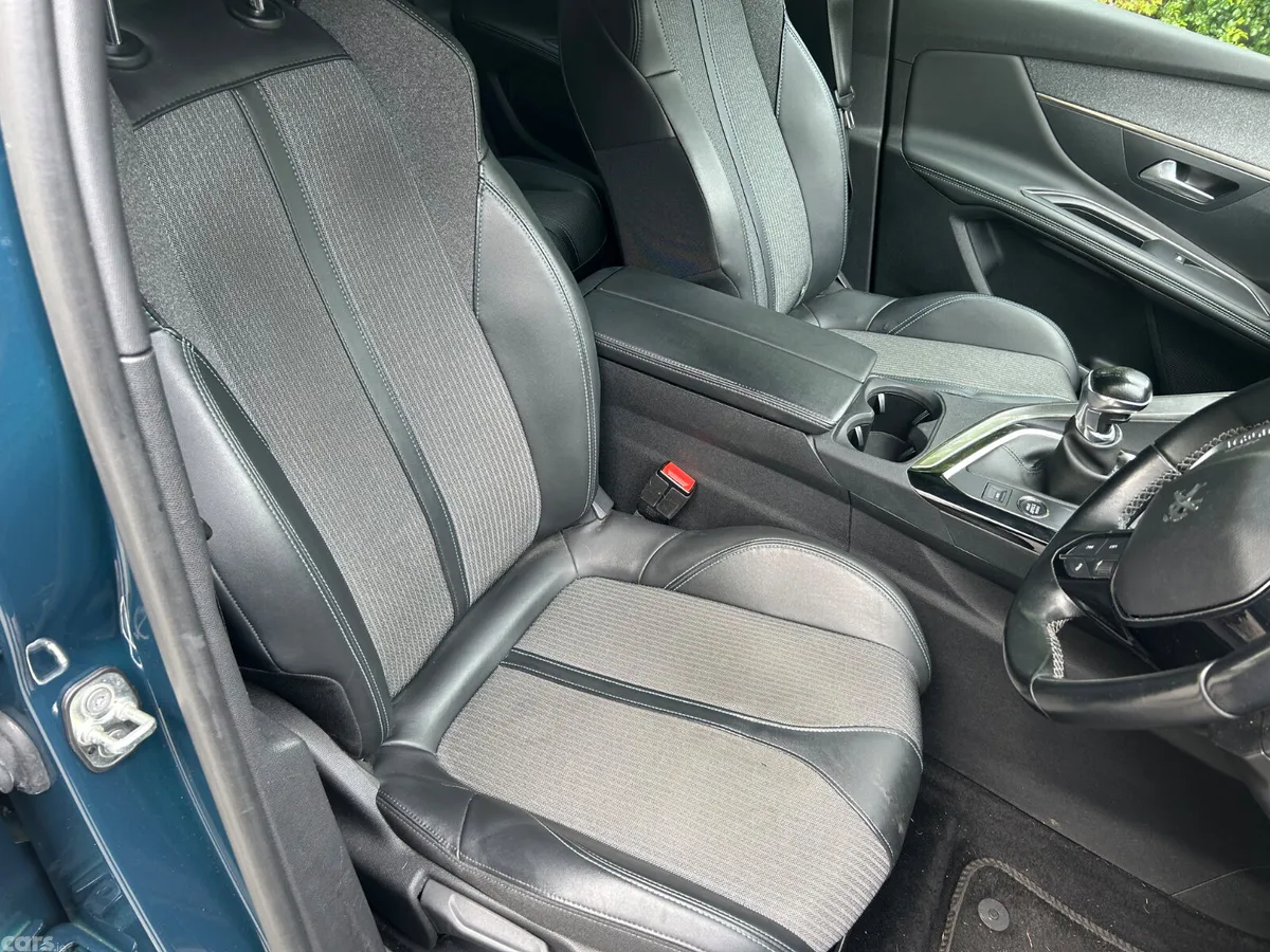 Peugeot 3008 MPV, Diesel, 2022, Blue