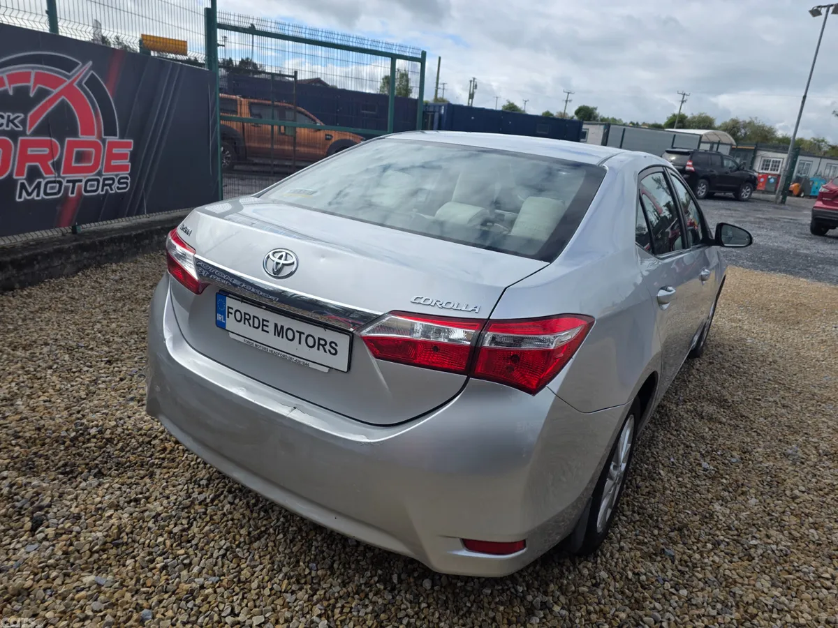 Toyota Corolla Saloon, Diesel, 2014, Silver
