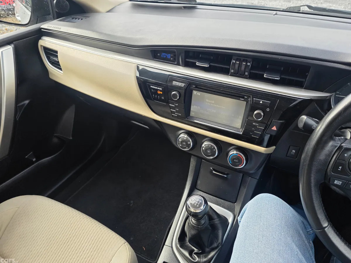 Toyota Corolla Saloon, Diesel, 2014, Silver