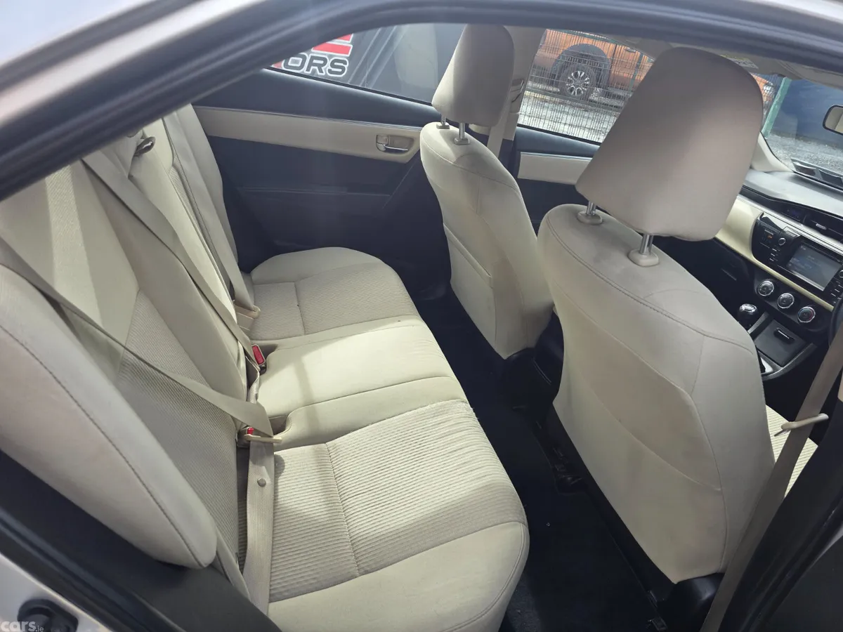 Toyota Corolla Saloon, Diesel, 2014, Silver