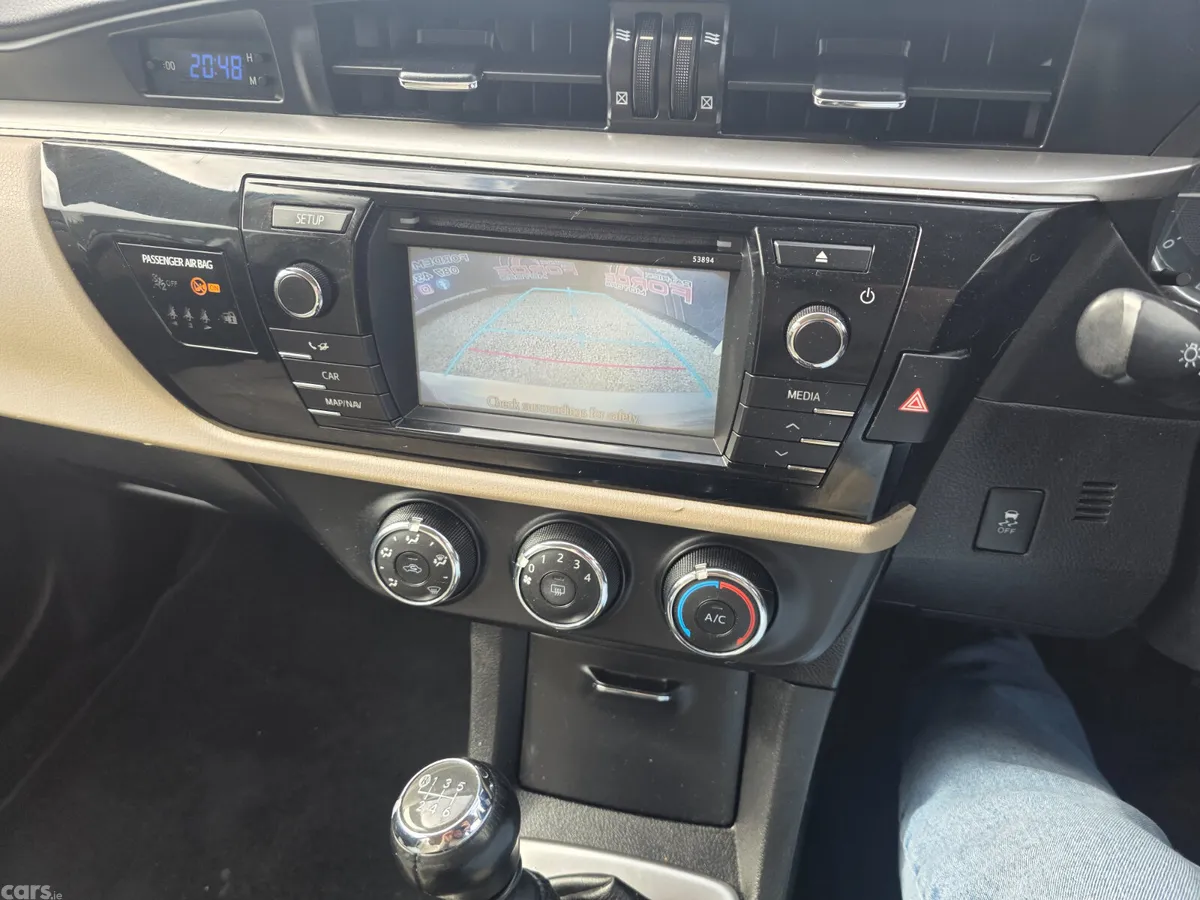 Toyota Corolla Saloon, Diesel, 2014, Silver