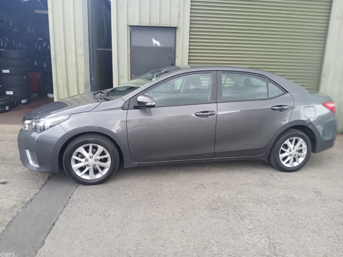 Toyota Corolla Saloon, Diesel, 2015, Grey