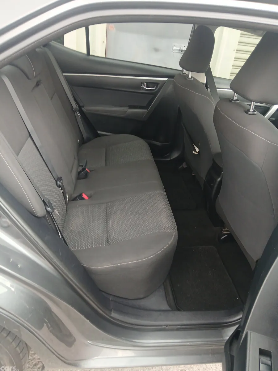 Toyota Corolla Saloon, Diesel, 2015, Grey