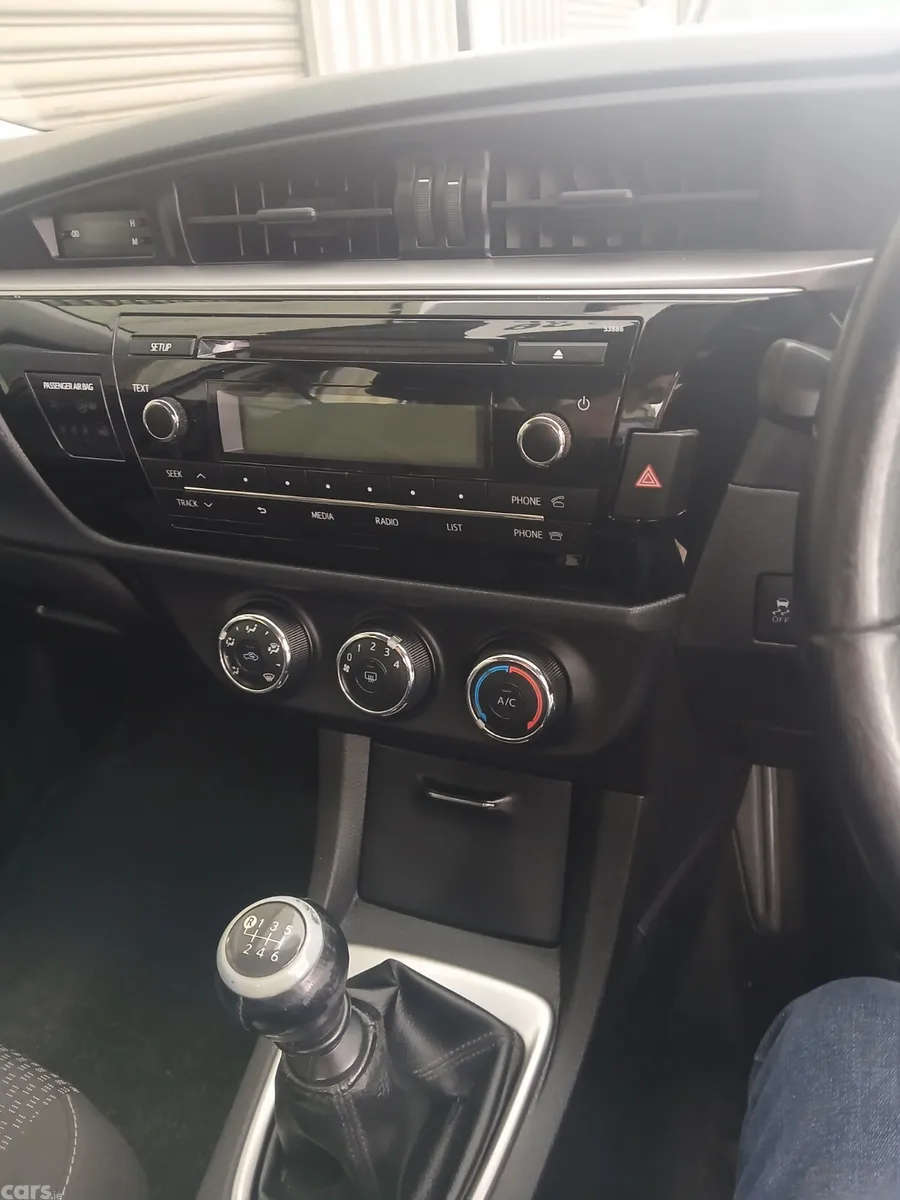 Toyota Corolla Saloon, Diesel, 2015, Grey