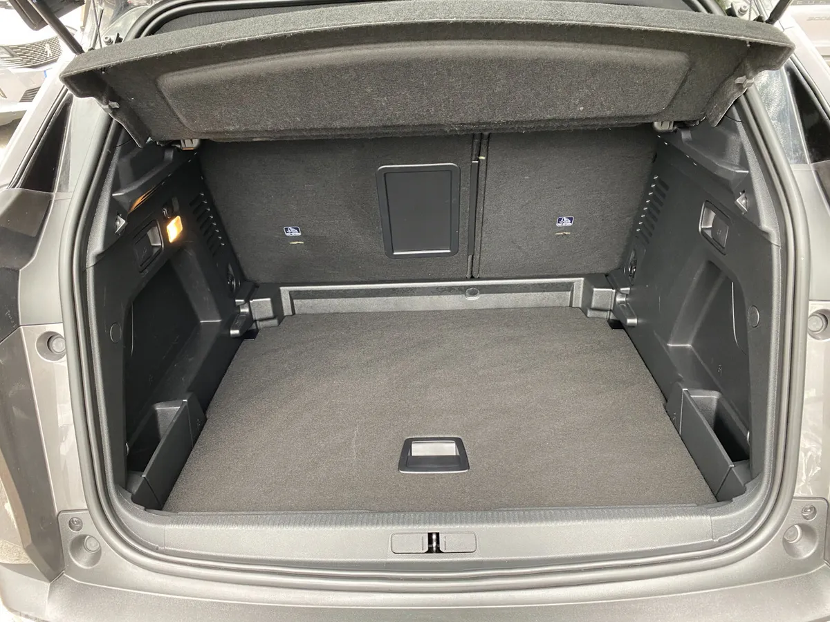 Peugeot 3008 MPV, Diesel, 2022, Grey