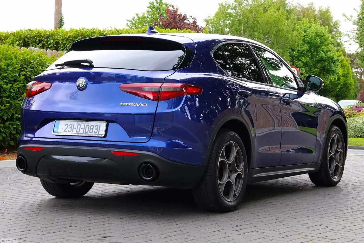 Alfa Romeo Stelvio Estate, Diesel, 2023, Blue