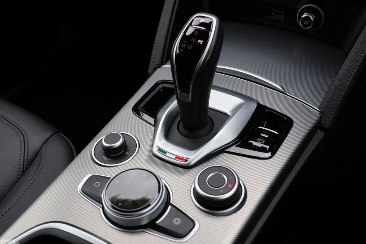 Alfa Romeo Stelvio Estate, Diesel, 2023, Blue