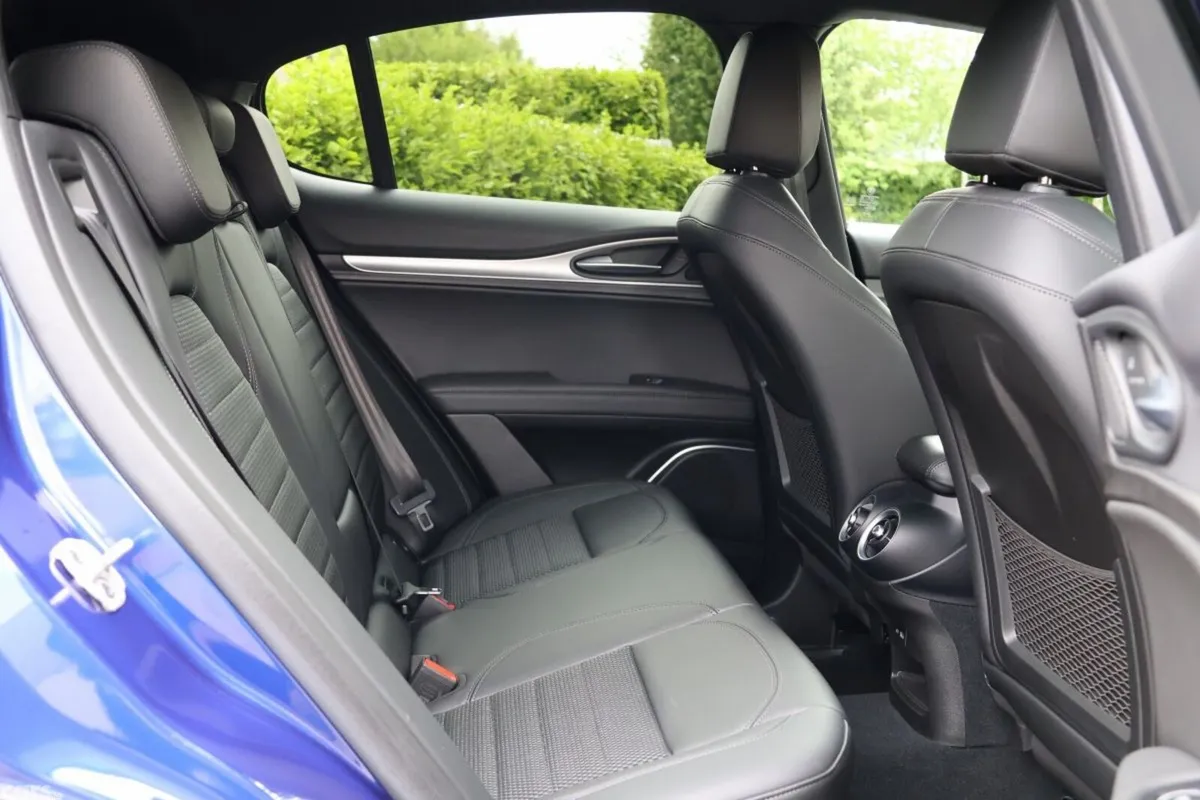 Alfa Romeo Stelvio Estate, Diesel, 2023, Blue