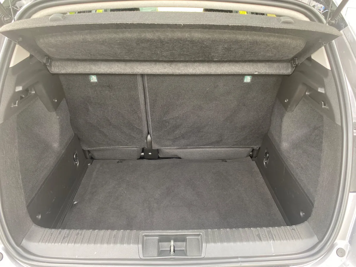 Renault Captur Hatchback, Petrol, 2022, Grey