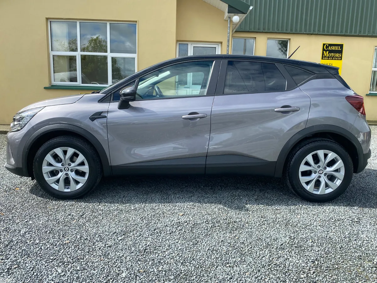 Renault Captur Hatchback, Petrol, 2022, Grey