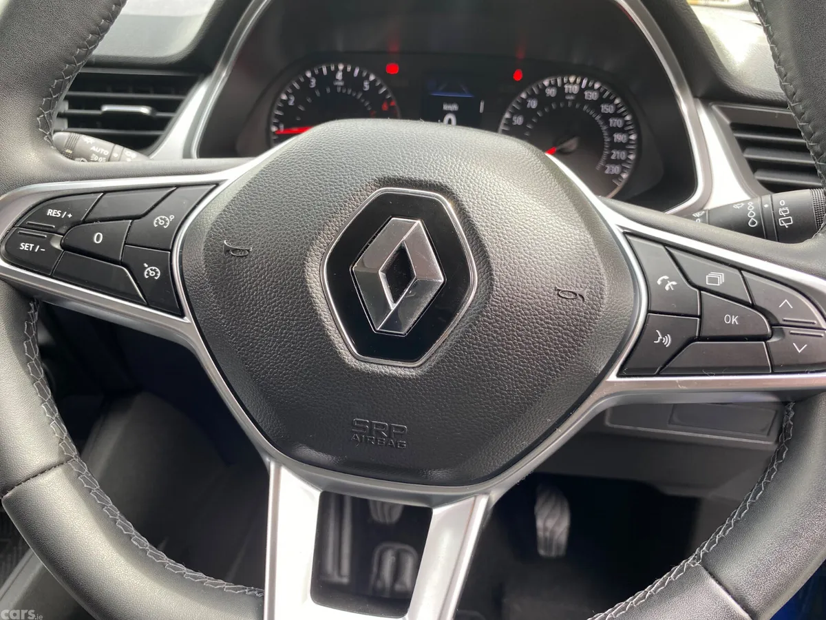 Renault Captur Hatchback, Petrol, 2022, Grey