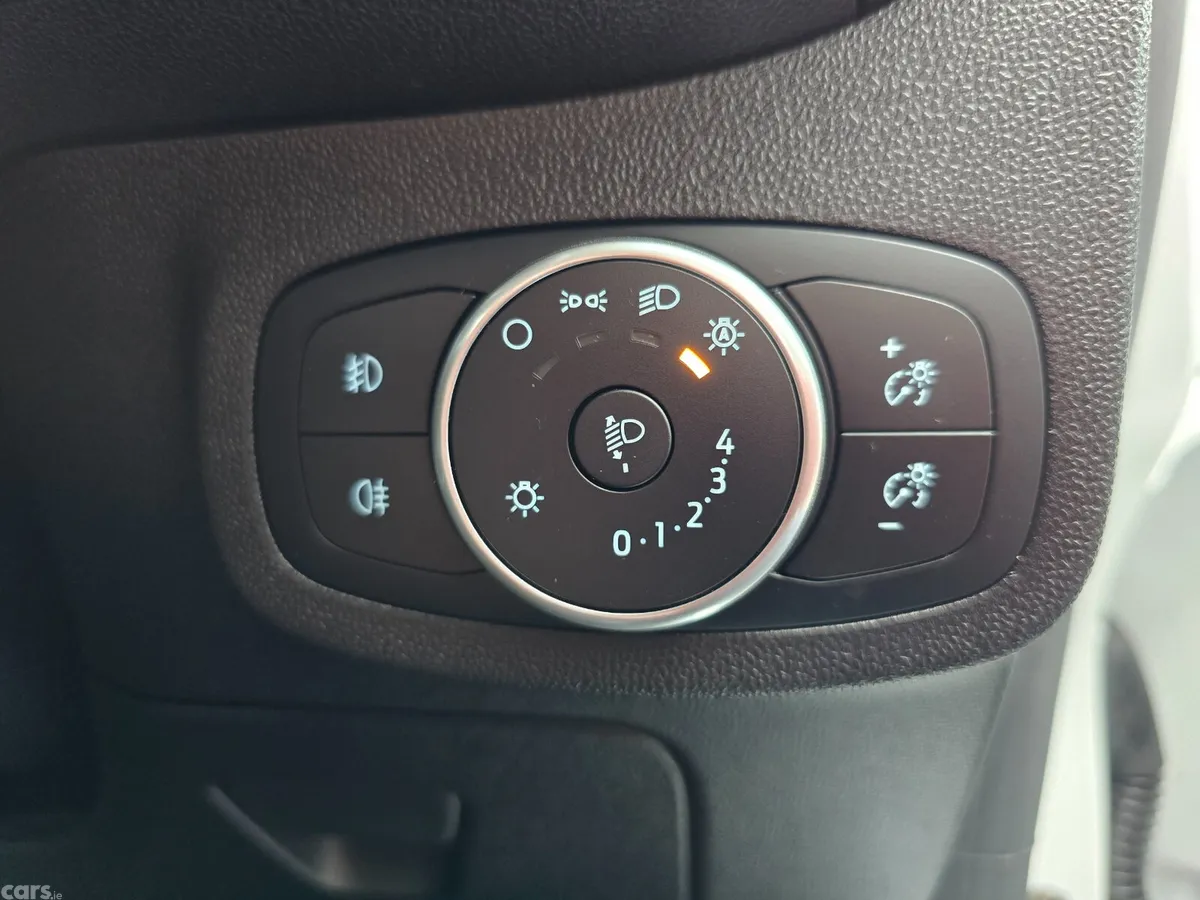 Ford Fiesta Hatchback, Petrol, 2018, White