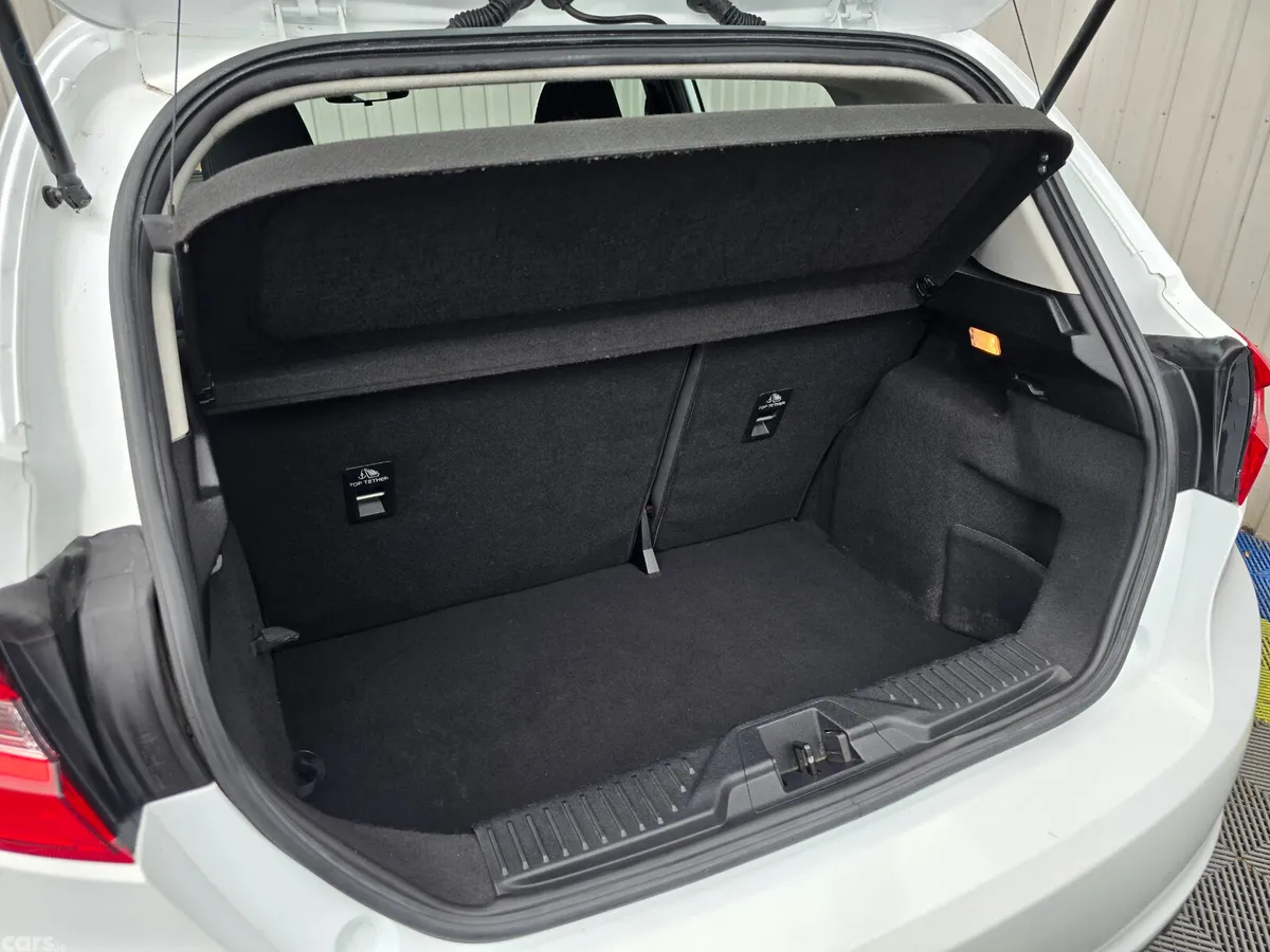 Ford Fiesta Hatchback, Petrol, 2018, White