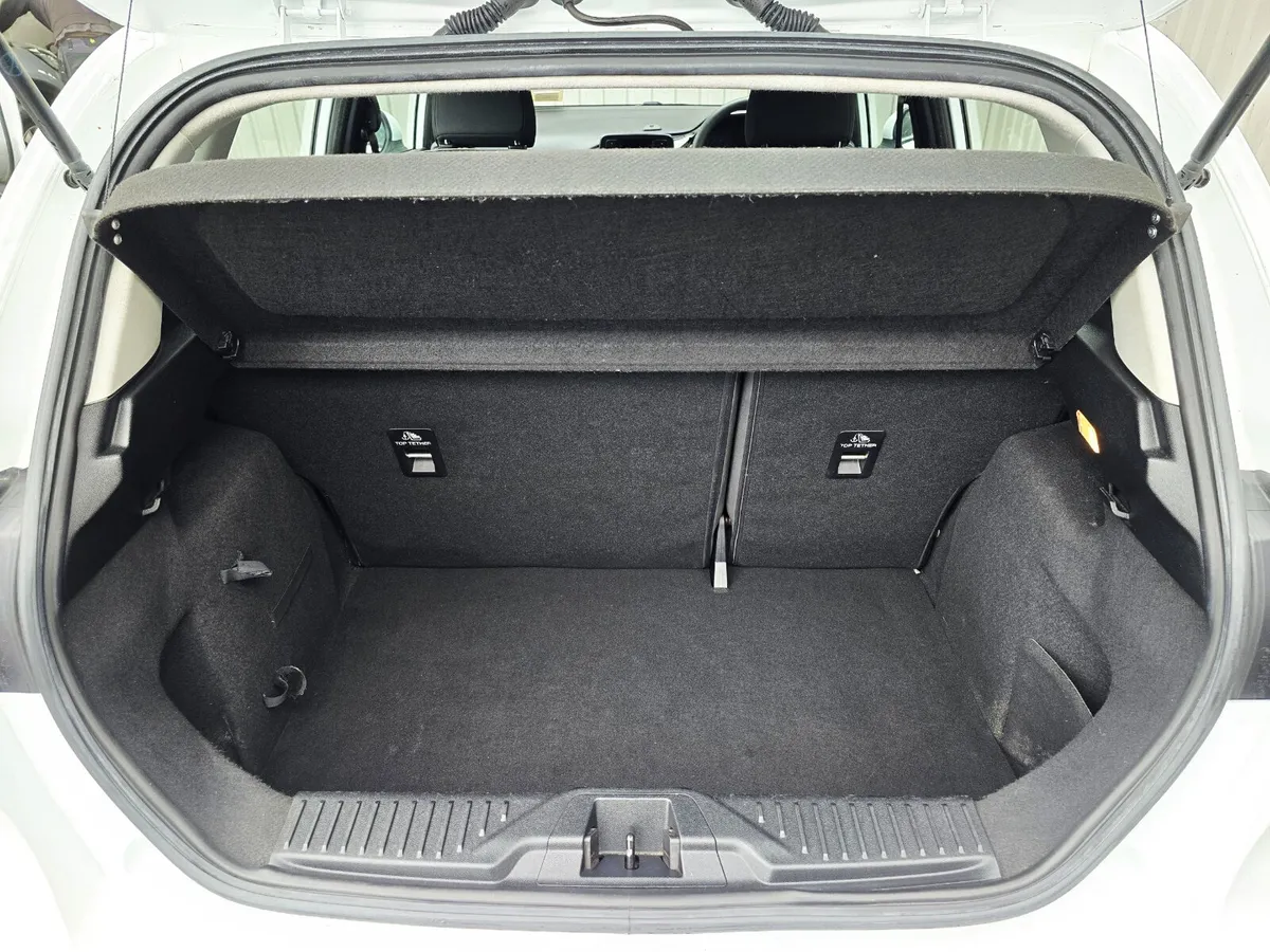 Ford Fiesta Hatchback, Petrol, 2018, White