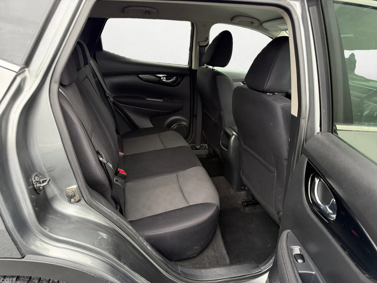 Nissan Qashqai SUV, Diesel, 2017, Grey