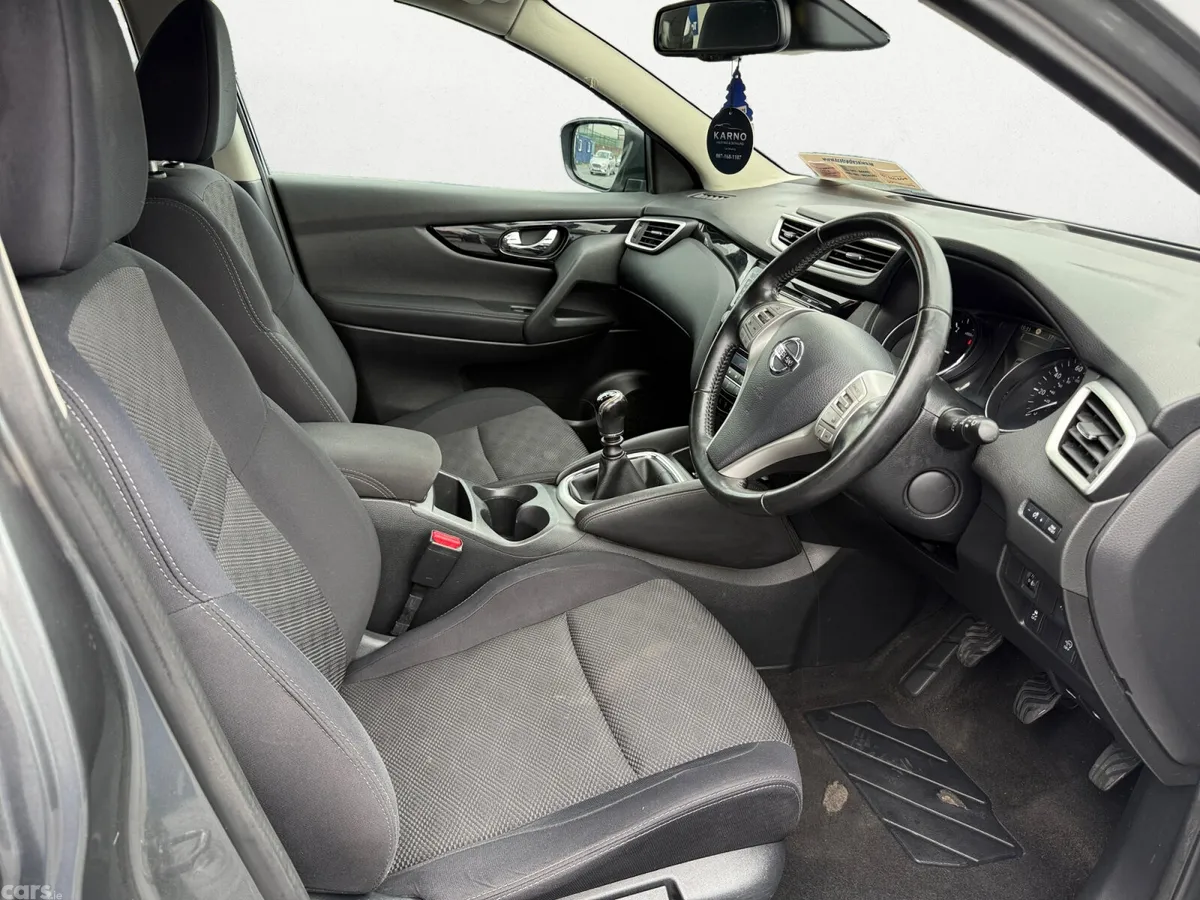 Nissan Qashqai SUV, Diesel, 2017, Grey