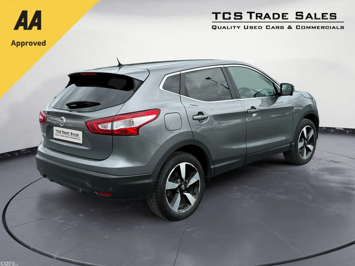 Nissan Qashqai SUV, Diesel, 2017, Grey