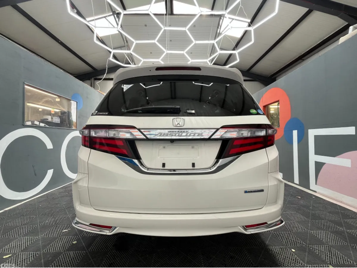 Honda Odyssey MPV, Petrol Hybrid, 2017, White