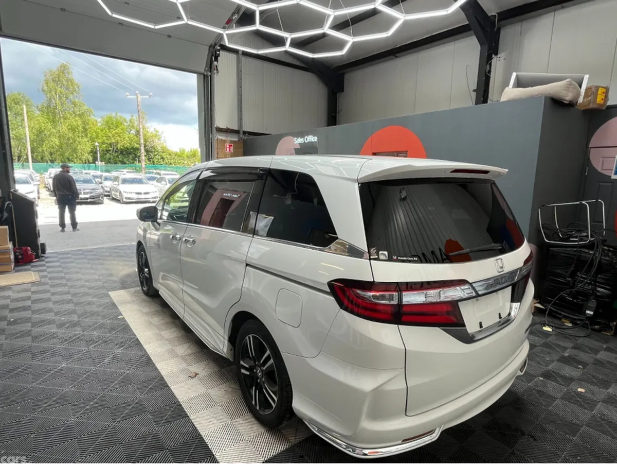 Honda Odyssey MPV, Petrol Hybrid, 2017, White