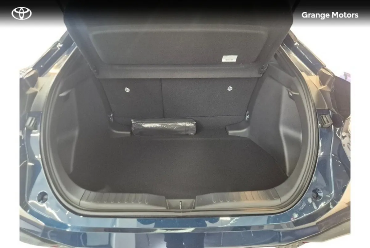 Toyota C-HR SUV, Petrol Hybrid, 2026, Blue
