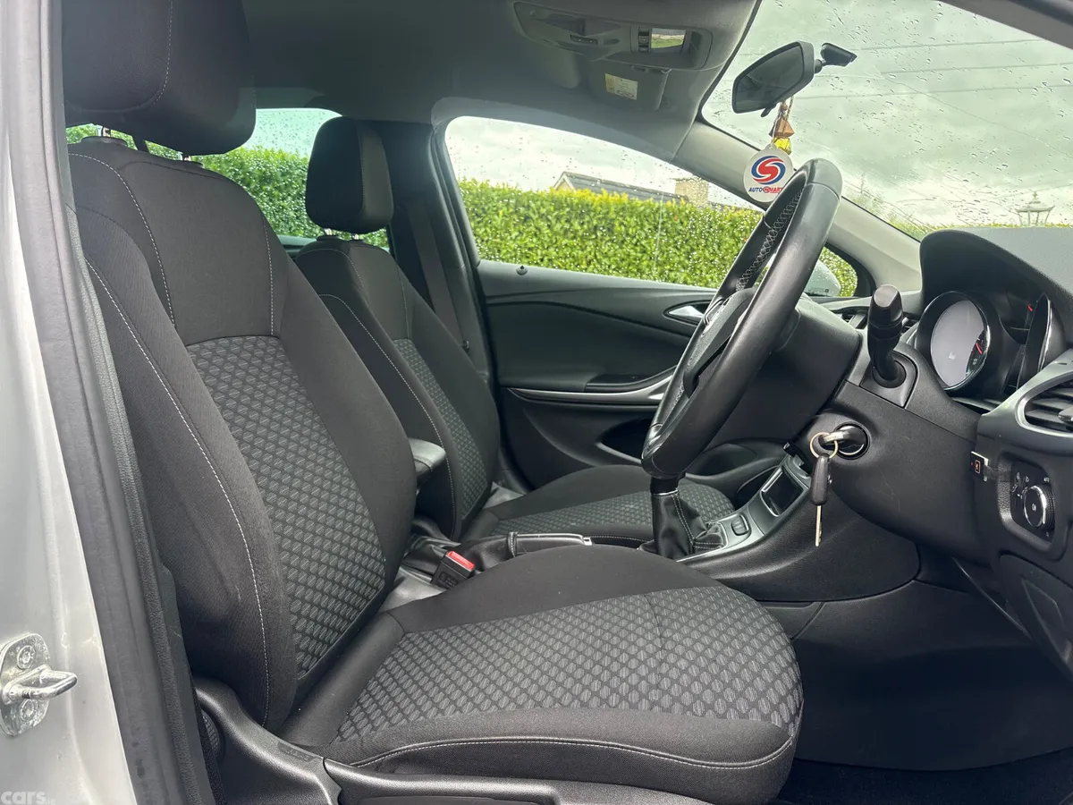 Vauxhall Astra Hatchback, Diesel, 2020, Silver
