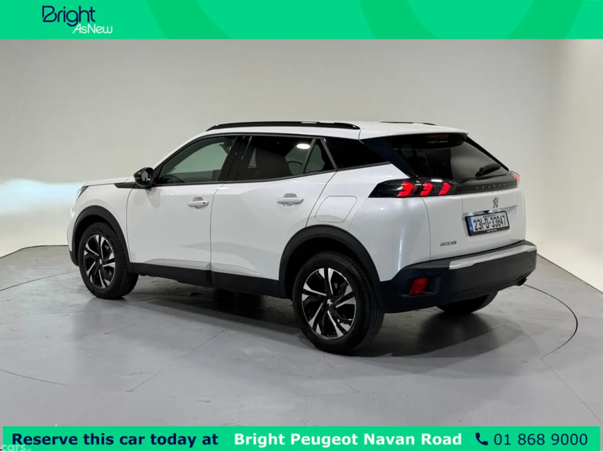 Peugeot 2008 MPV, Petrol, 2023, White