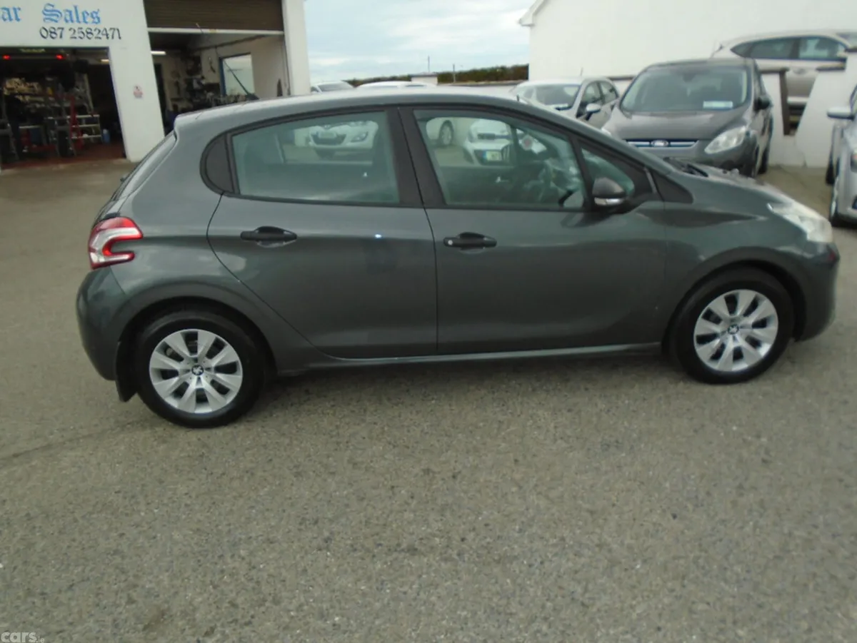 Peugeot 208 Hatchback, Diesel, 2015, Grey
