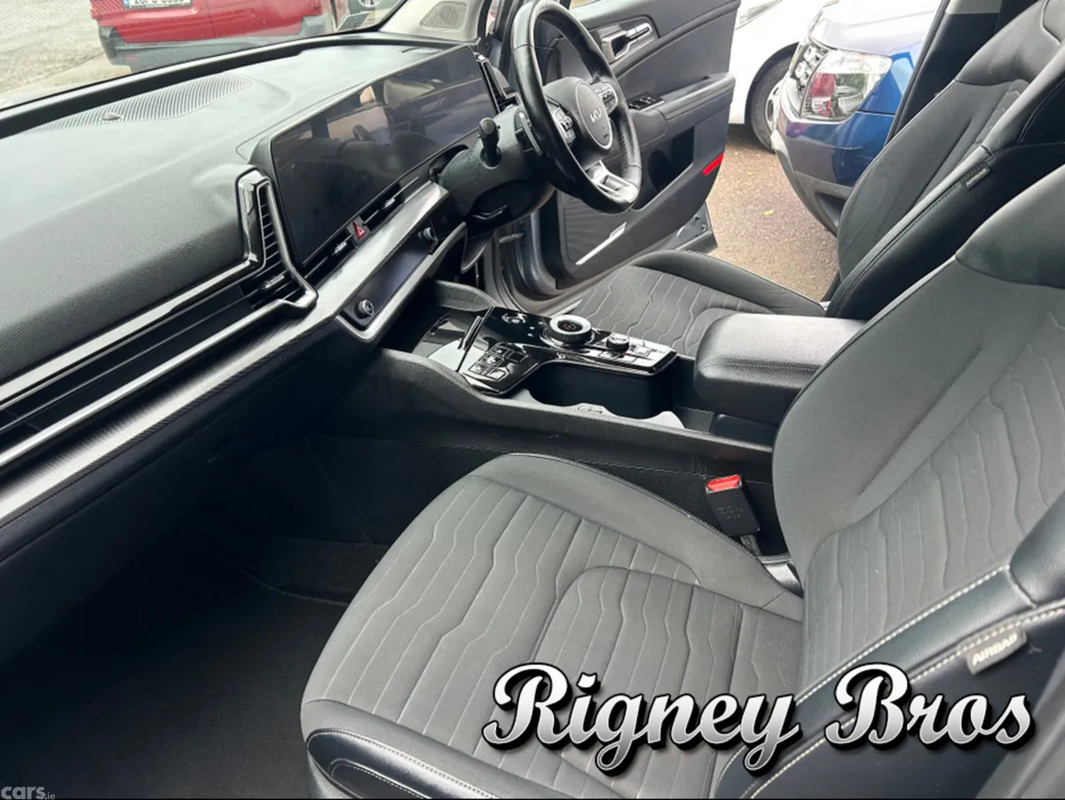 Kia Sportage MPV, Petrol Plug-in Hybrid, 2023, Grey