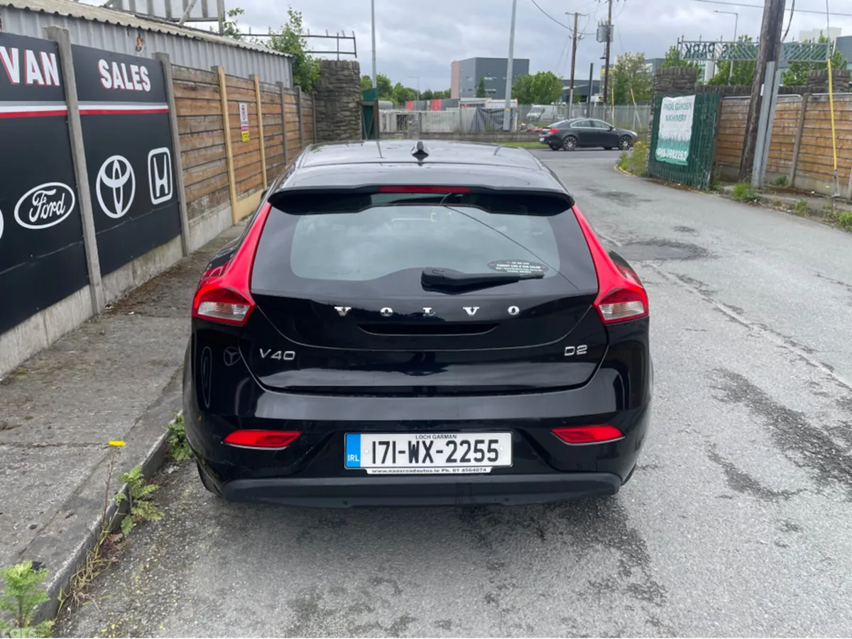 Volvo V40 Hatchback, Diesel, 2017, Black
