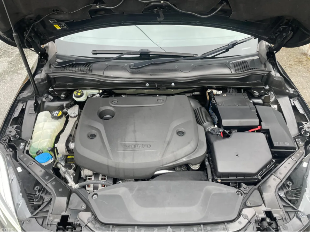 Volvo V40 Hatchback, Diesel, 2017, Black