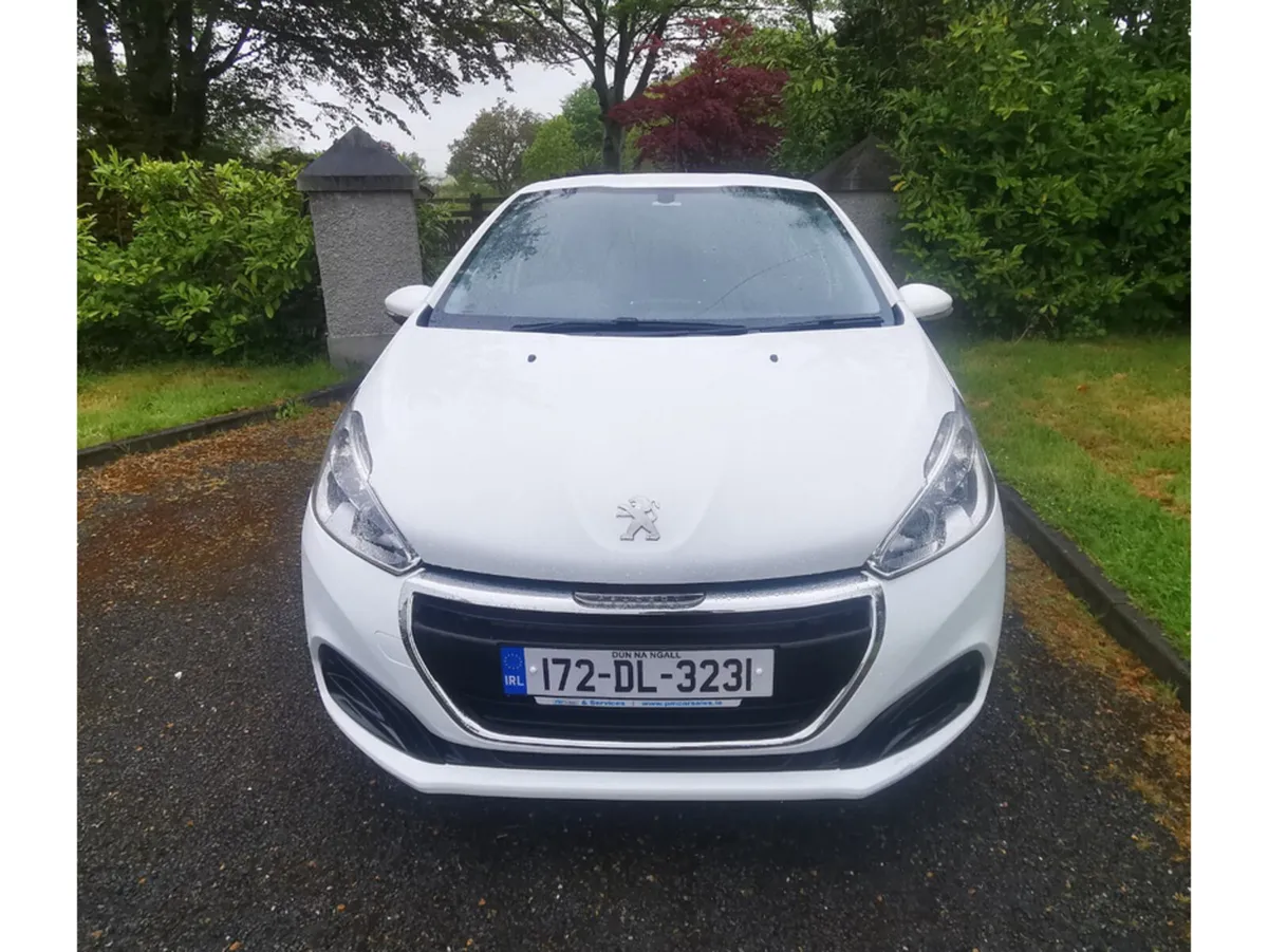 Peugeot 208 Hatchback, Petrol, 2017, White