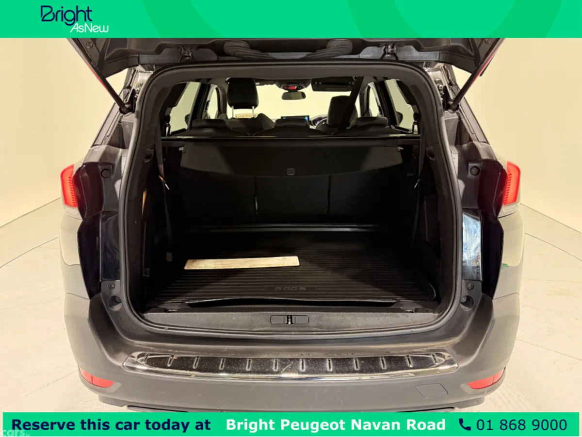 Peugeot 5008 MPV, Diesel, 2024, Black
