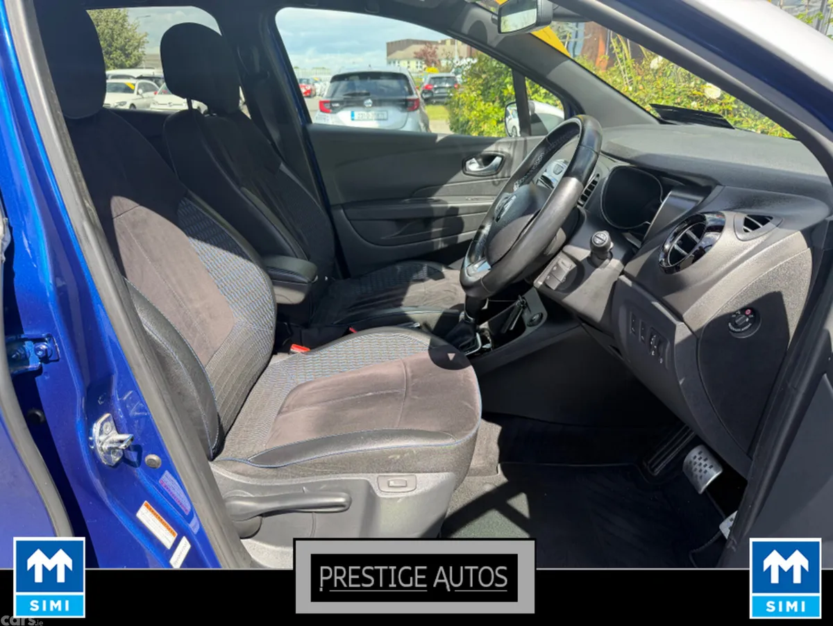 Renault Captur Hatchback, Petrol, 2019, Blue