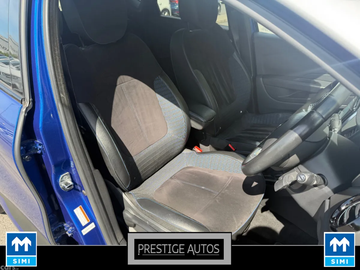 Renault Captur Hatchback, Petrol, 2019, Blue