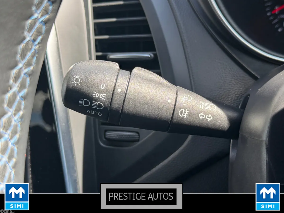 Renault Captur Hatchback, Petrol, 2019, Blue